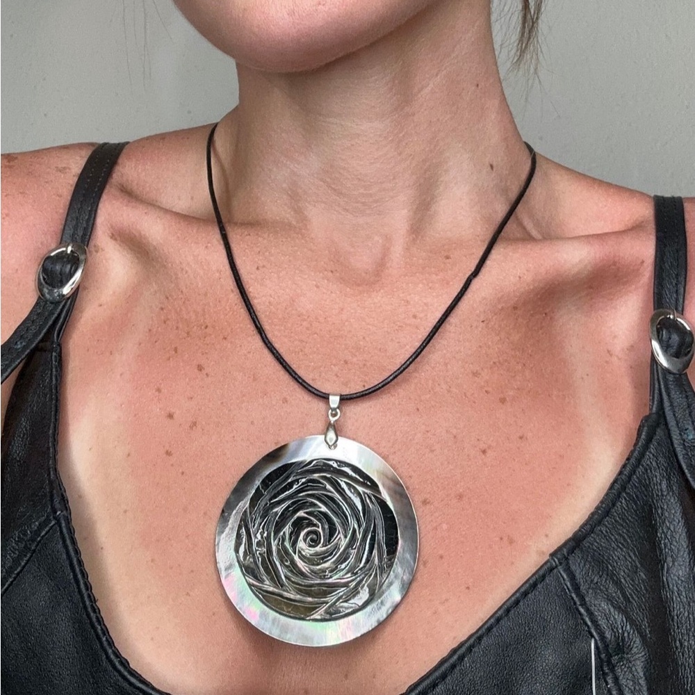 Rose Inlay Mother of Pearl Necklace